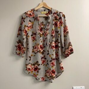 Princess Vera Wang grey floral top